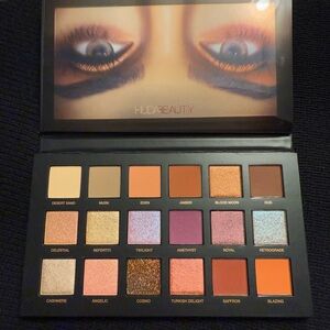 Huda Beauty Desert Dusk Eyeshadow Palette